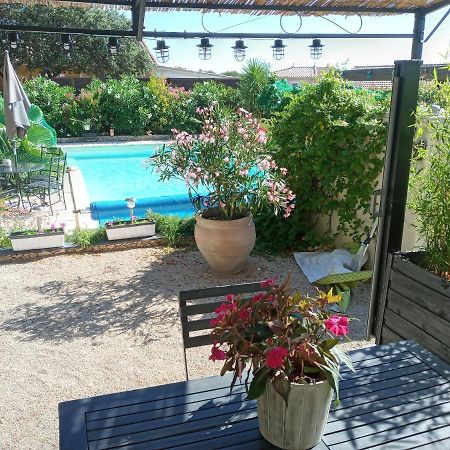 Bed and Breakfast Les Coronilles Beaucaire  Exterior foto