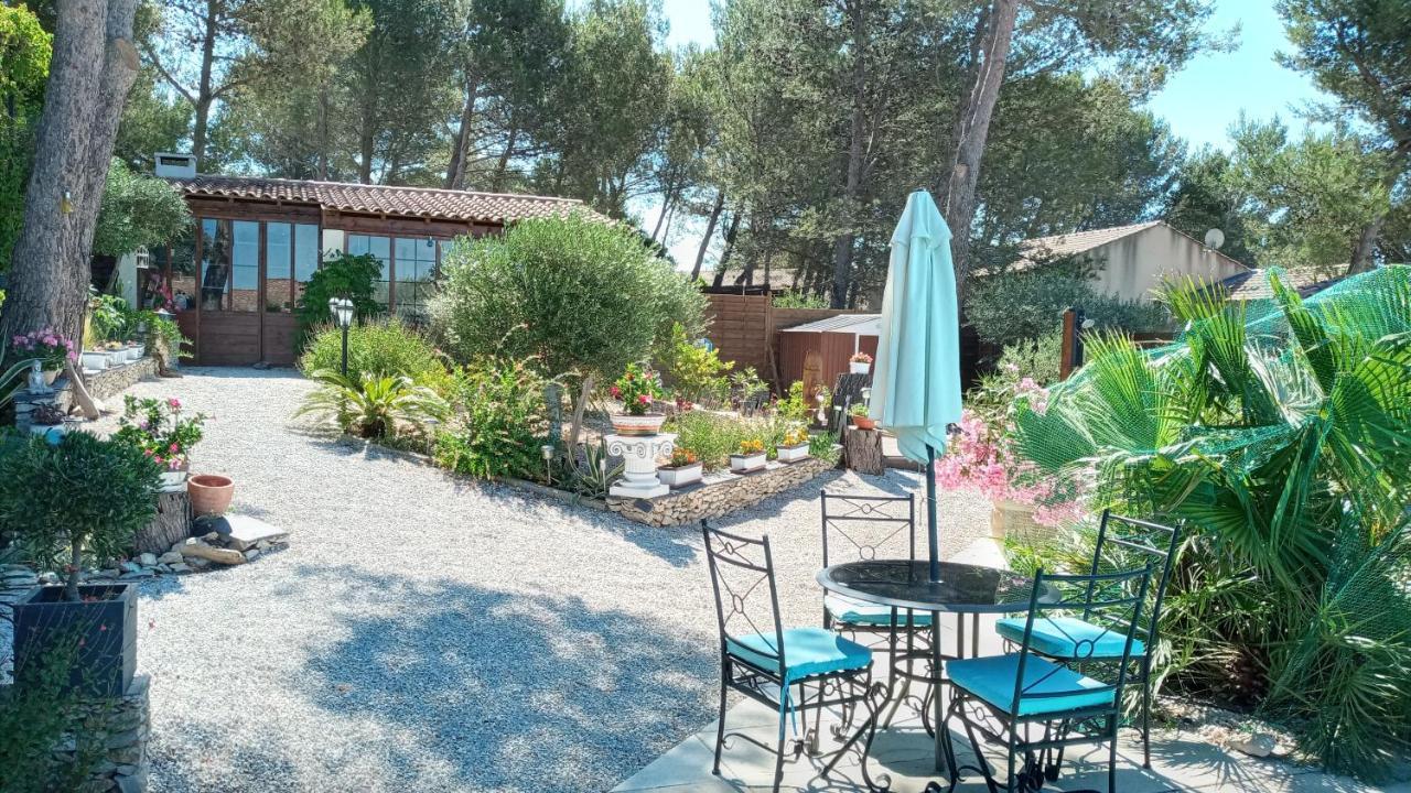 Bed and Breakfast Les Coronilles Beaucaire  Exterior foto