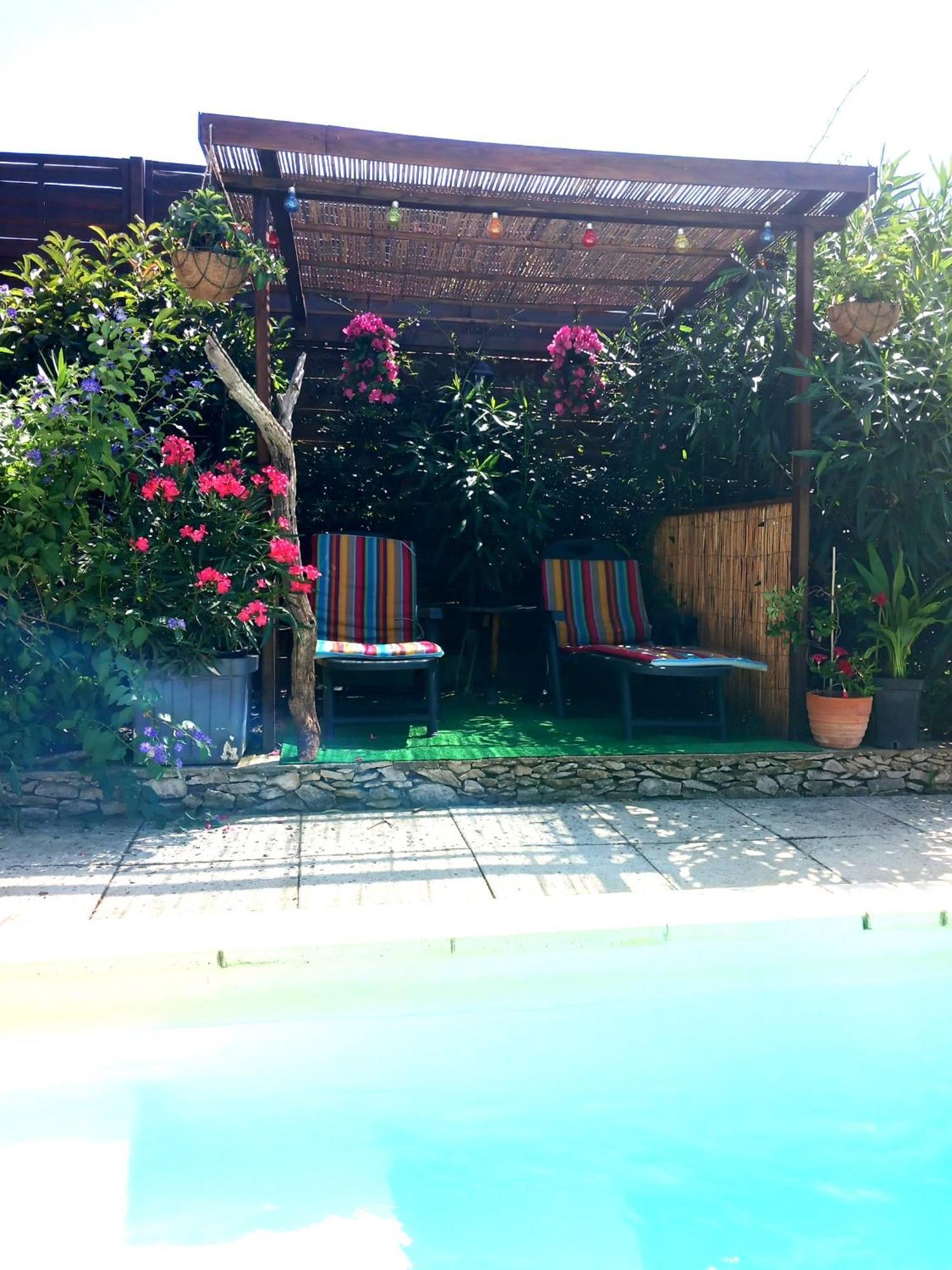 Bed and Breakfast Les Coronilles Beaucaire  Exterior foto
