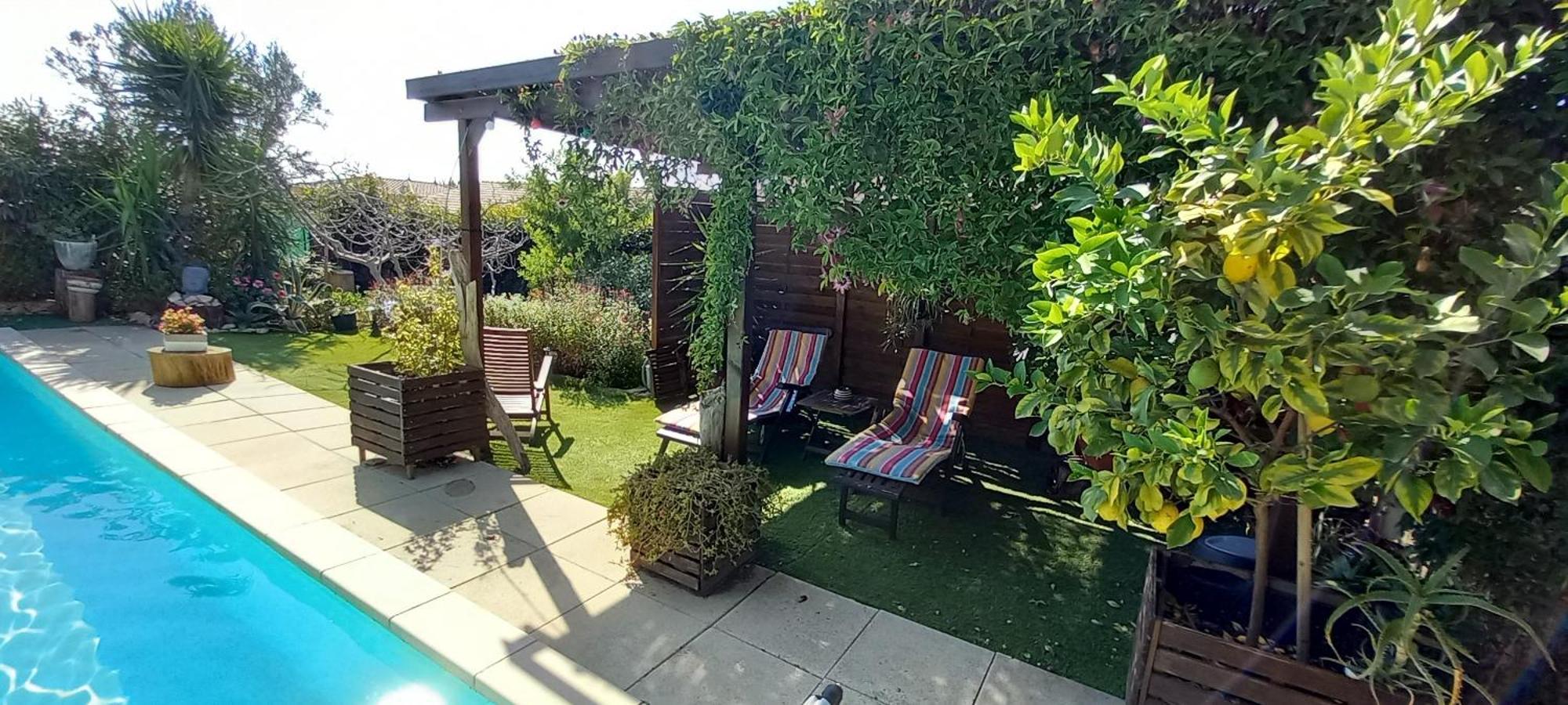 Bed and Breakfast Les Coronilles Beaucaire  Exterior foto