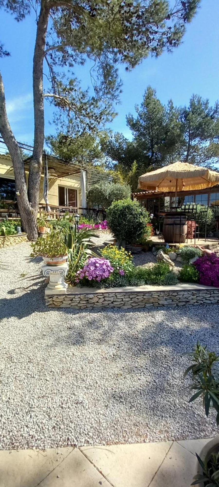 Bed and Breakfast Les Coronilles Beaucaire  Exterior foto